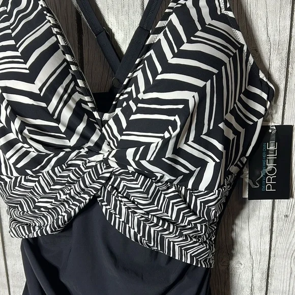 Profile by Gottex Black/White One Piece Swimdress Size 22W